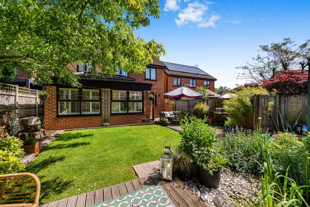 Applecross Close, Birchwood, Warrington, WA3 6XB photo 2