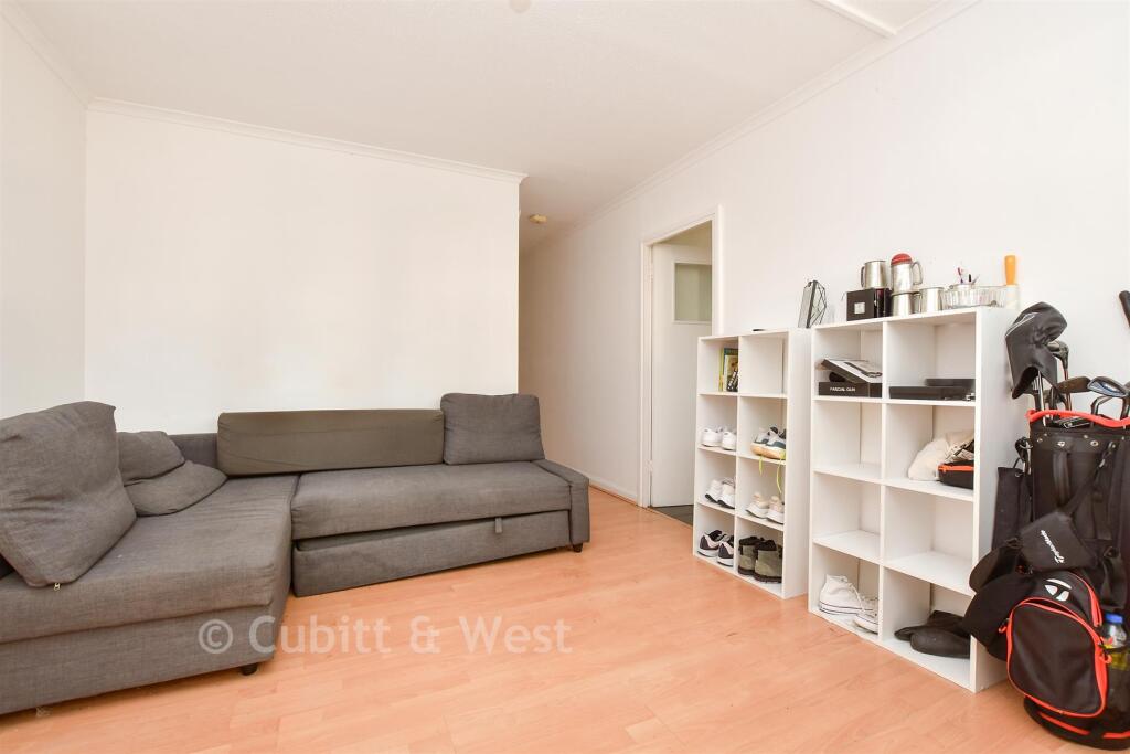 Apartment in Sutton - More