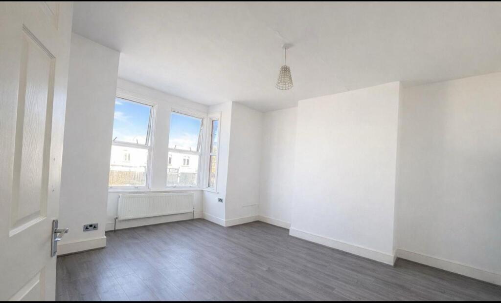 Main image of property: First Floor Flat,Chingford Mount Road, London