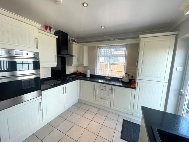 House in Mansfield, Forest Town - More