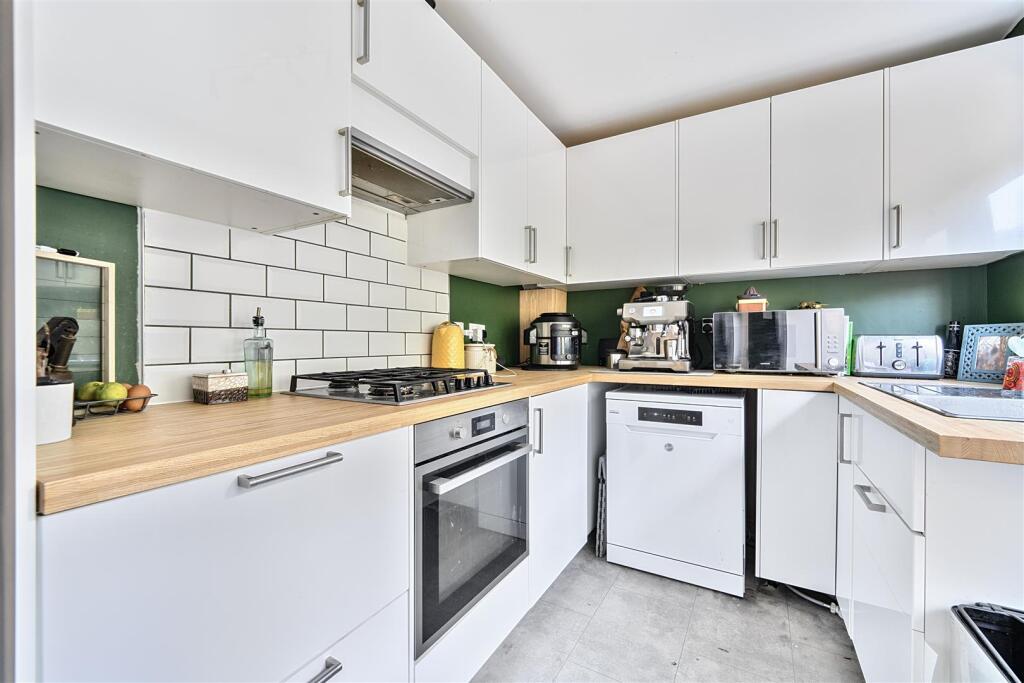 Forlease Drive, Maidenhead photo 4