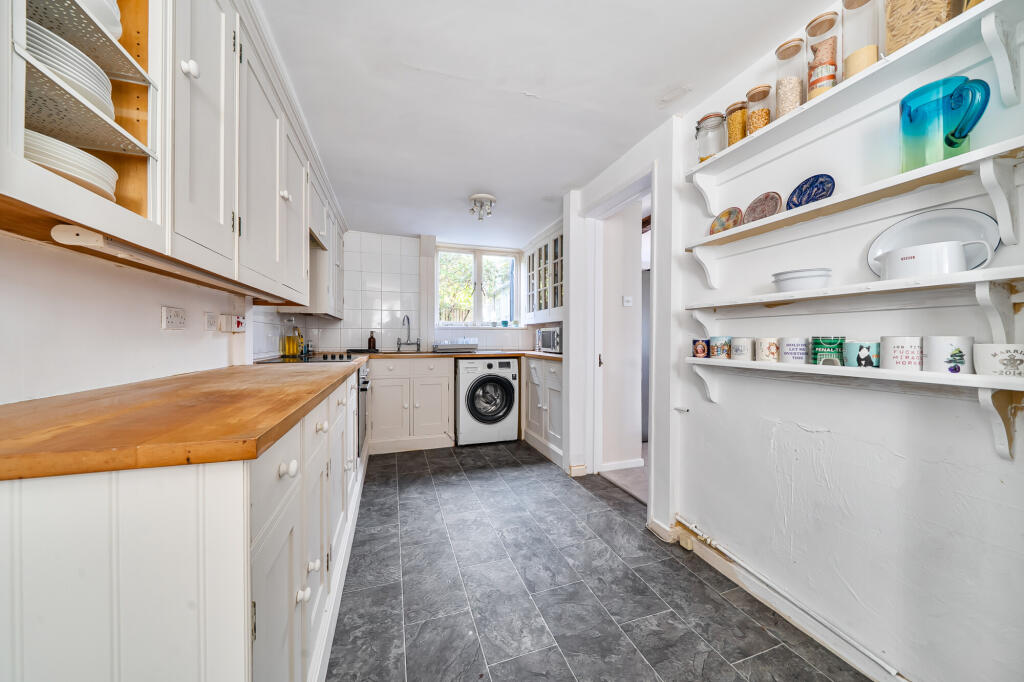 House in Sevenoaks, St John's - More
