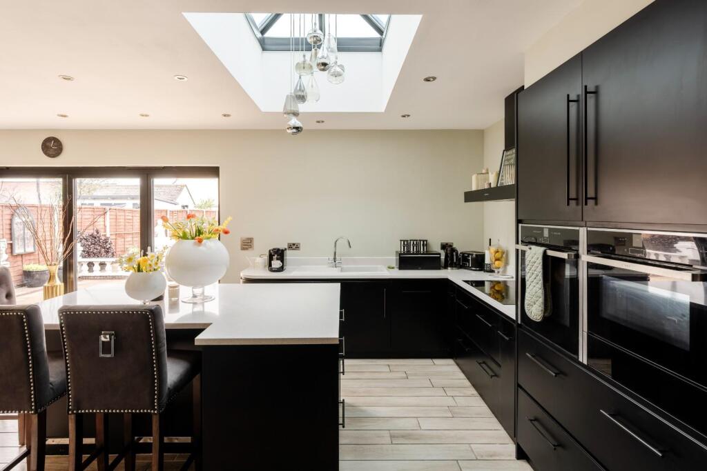 Frinton Road, Kirby Cross, Frinton-On-Sea - View 2