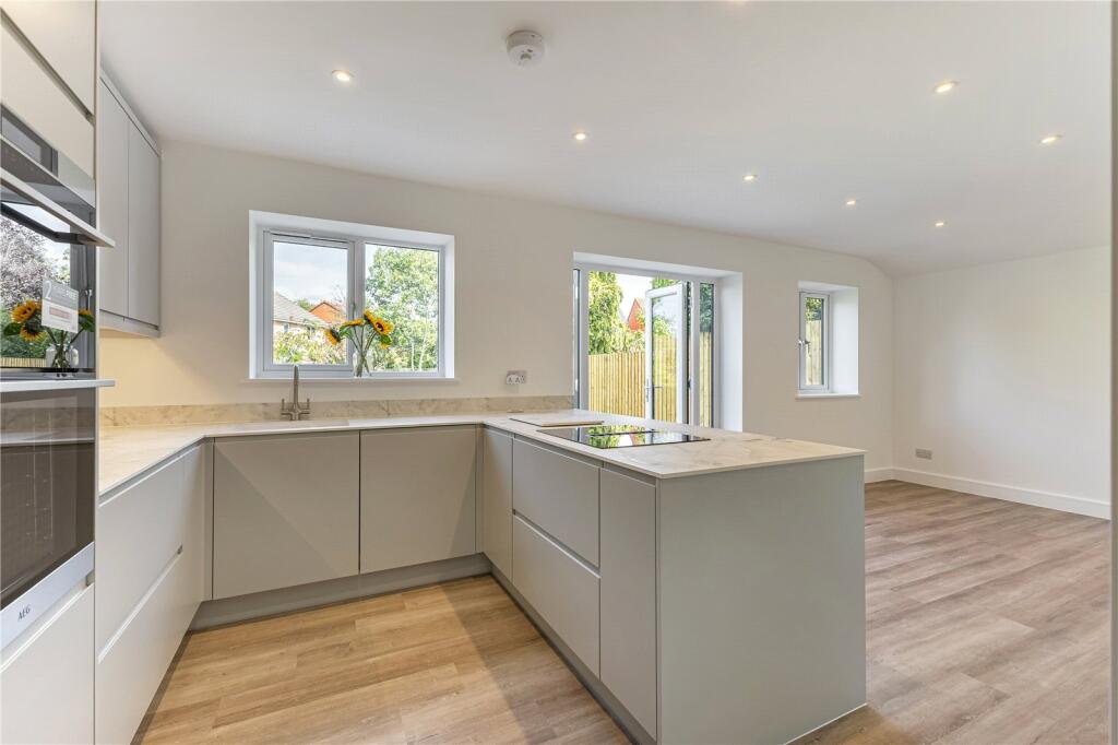 House in Stroud, Stonehouse - View 3