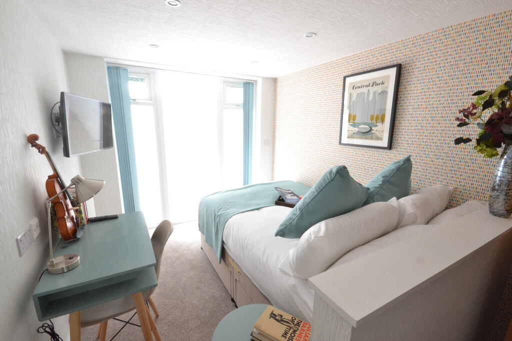 Main image of property: Thames House, Reading, Berkshire