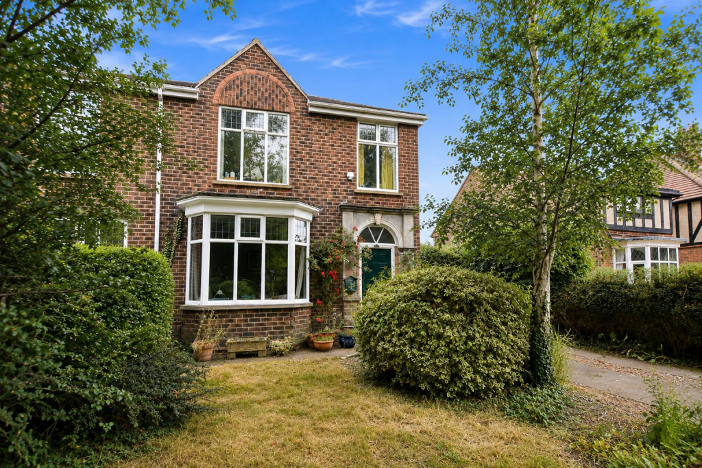3-bed semi-detached on Scartho Road, Scartho, Grimsby, £250,000