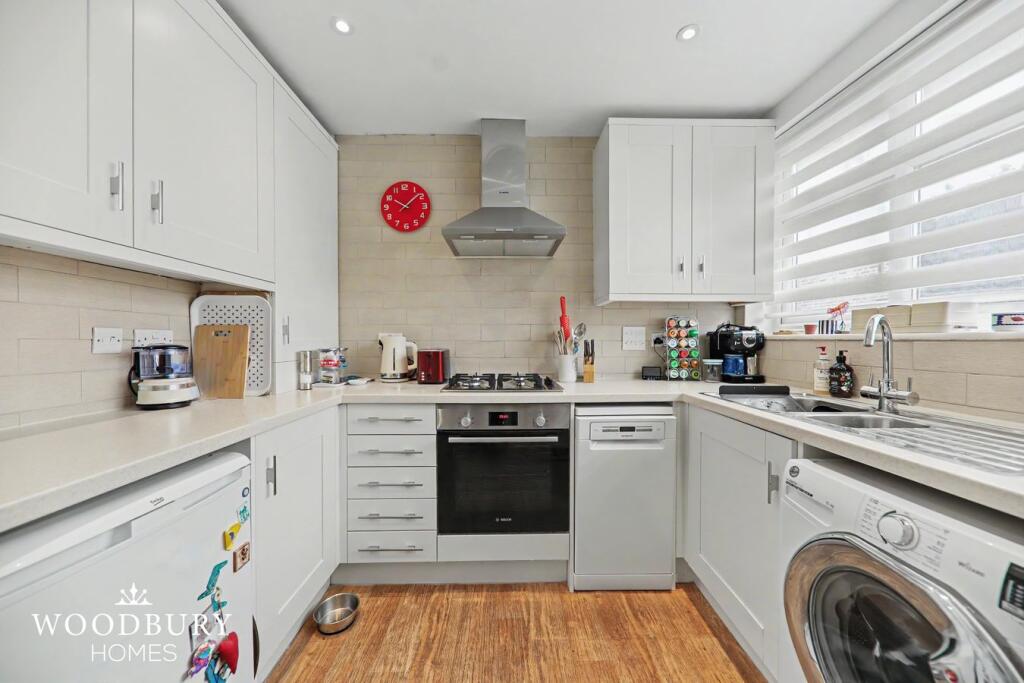 Algers Close, Loughton, IG10 photo 3