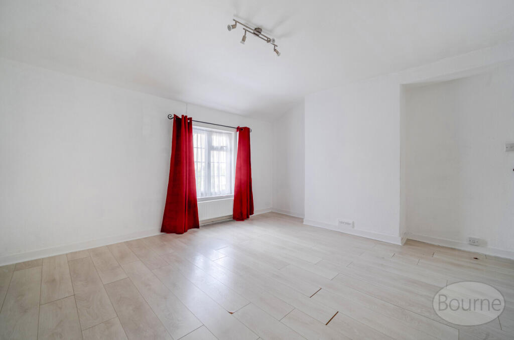 House in Waverley, Hale, Farnham - More