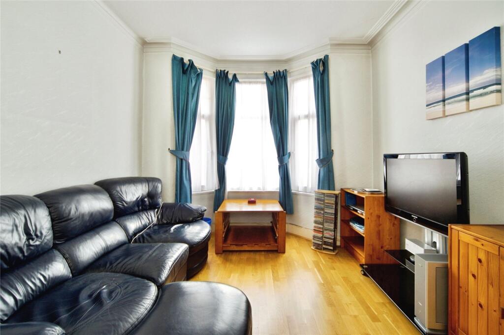 Grange Avenue, London, N12 photo 3