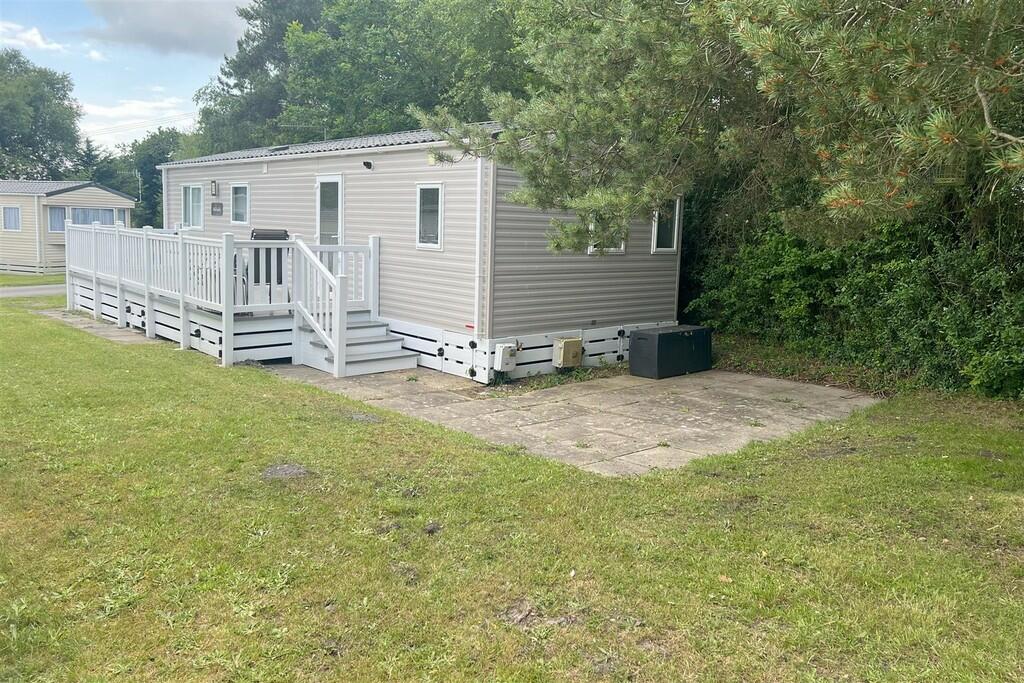 Oakdene Forest Holiday Park, St. Leonards, Ringwood photo 3