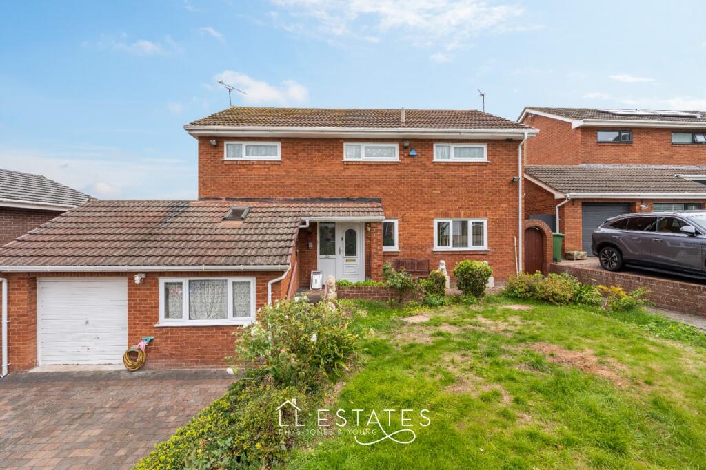 6-bed detached on Parc Aberconwy, Prestatyn, Denbighshire, LL19 9HE, £350,000