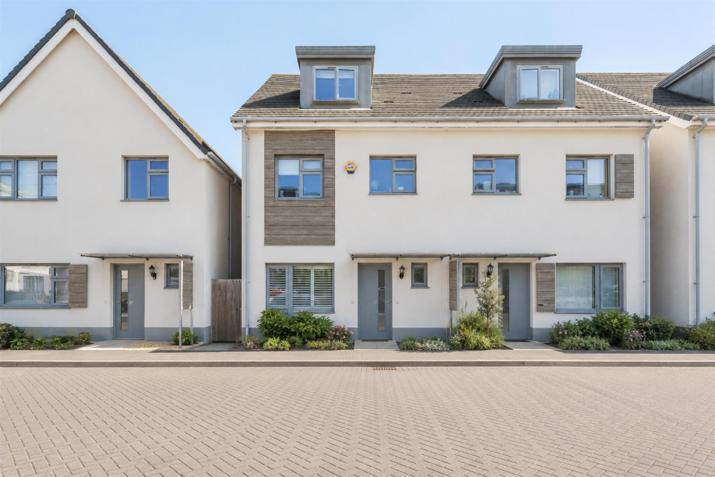 Main image of property: Auriol Way, Wallingford Way, Maidenhead, SL6
