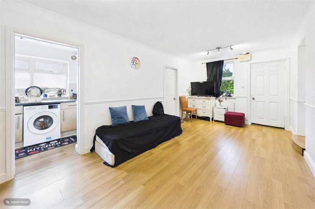 Apartment in Surrey Heath, Camberley - View 3