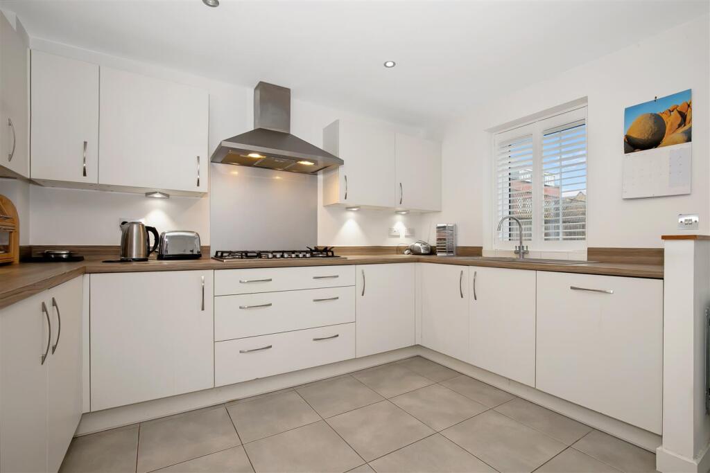 Fieldfare Close, Keynsham photo 3