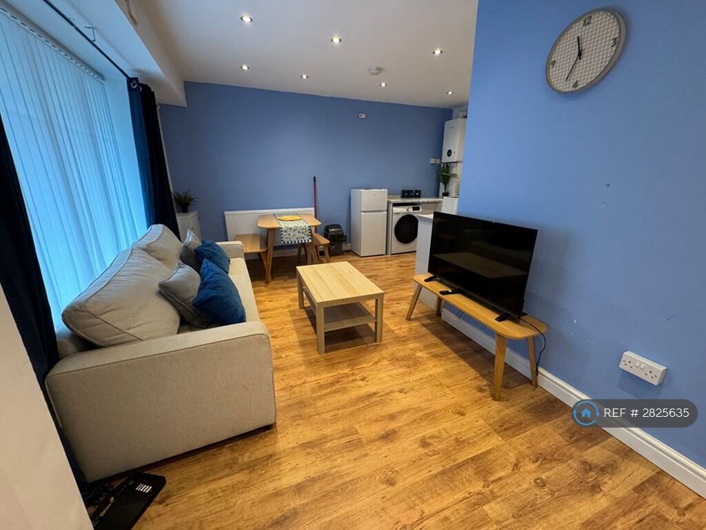 Main image of property: Edge Lane, Stretford, Manchester, M32