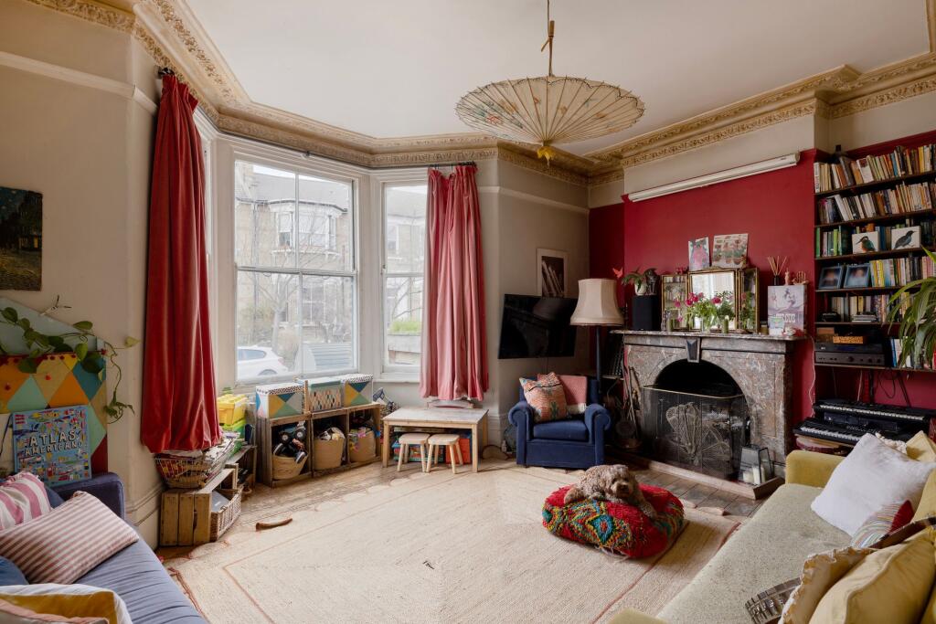 Main image of property: Ickburgh Road, Hackney, E5