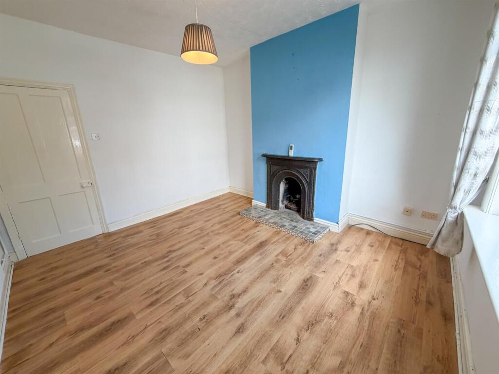 St. Albans Road, Tanyfron, Wrexham photo 3