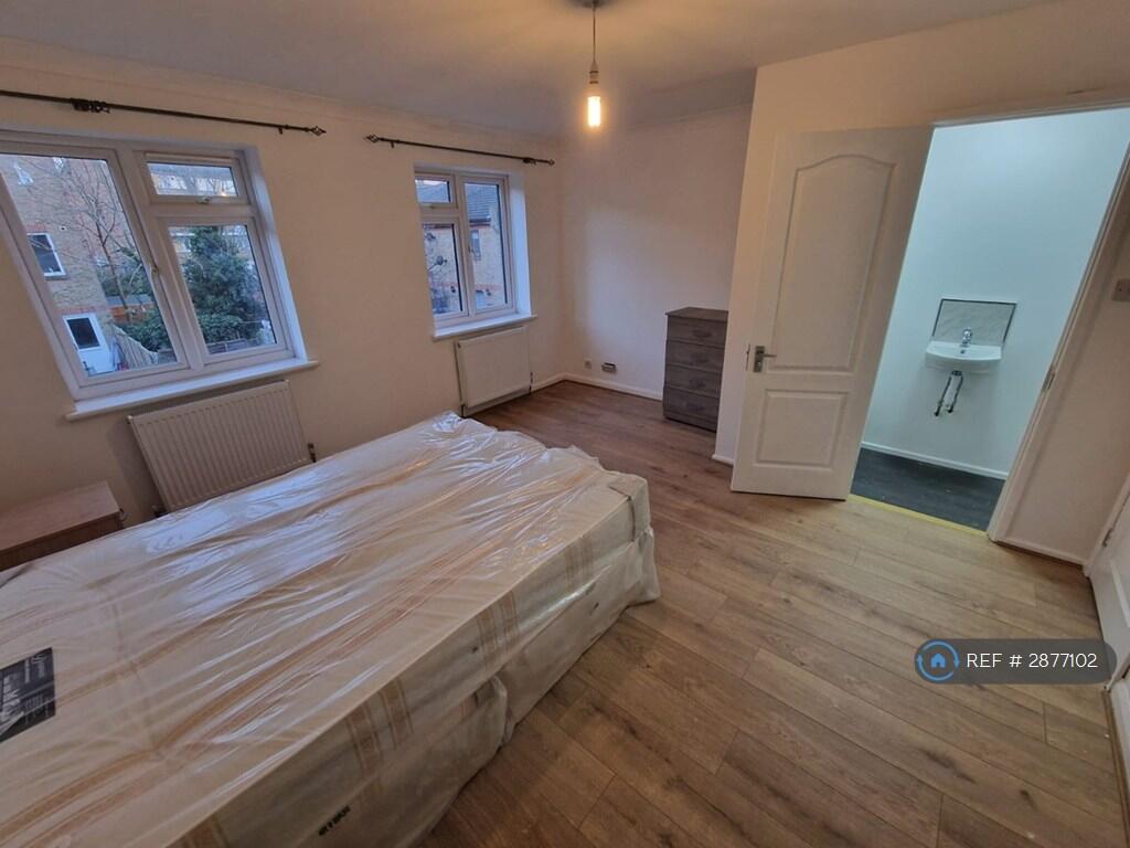 5 bedroom terraced house for rent