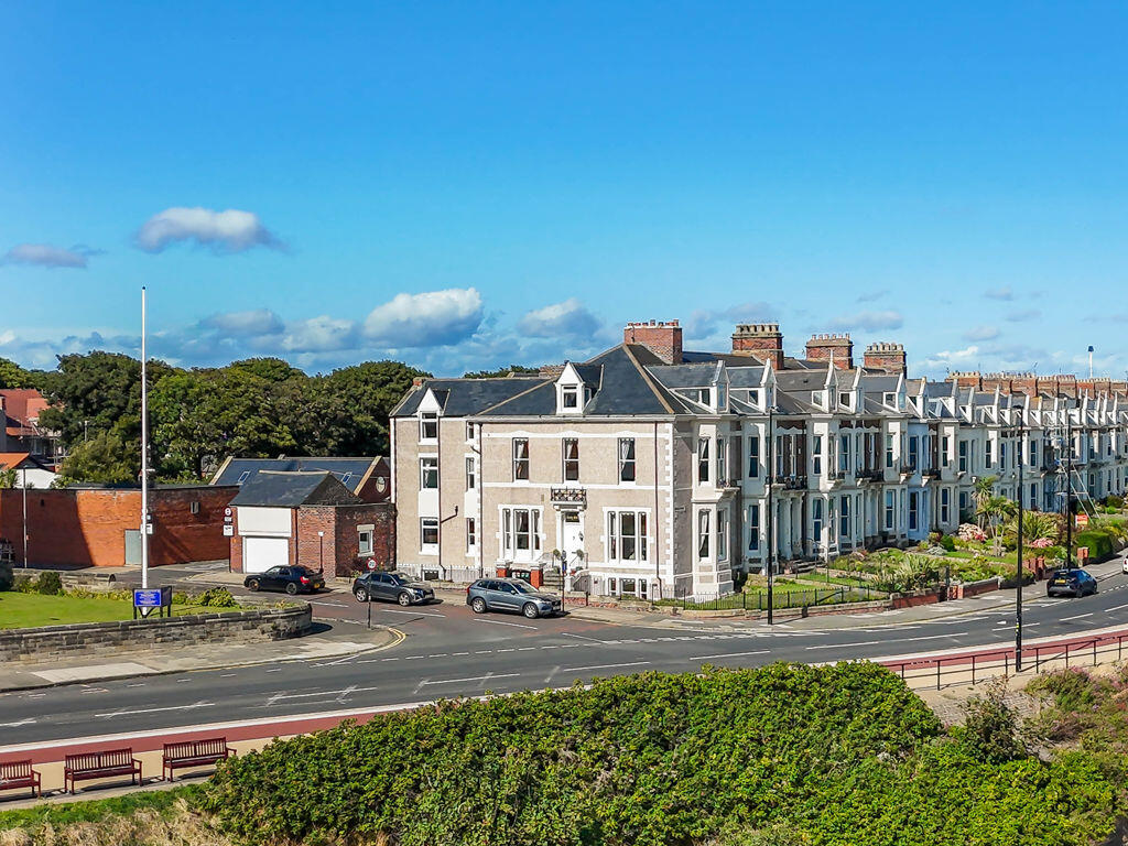 Long Sands, 1 Beverley Terrace, Cullercoats, North Tyneside photo 2