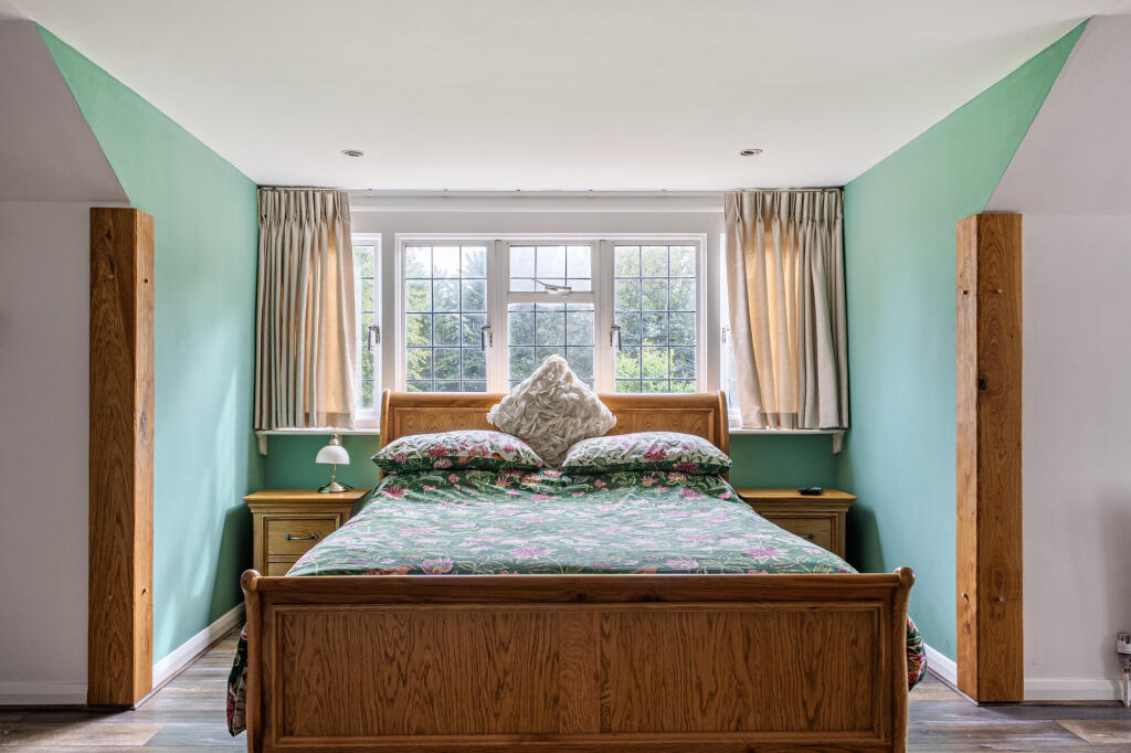 House in Tandridge, Church Town, Godstone - View 4