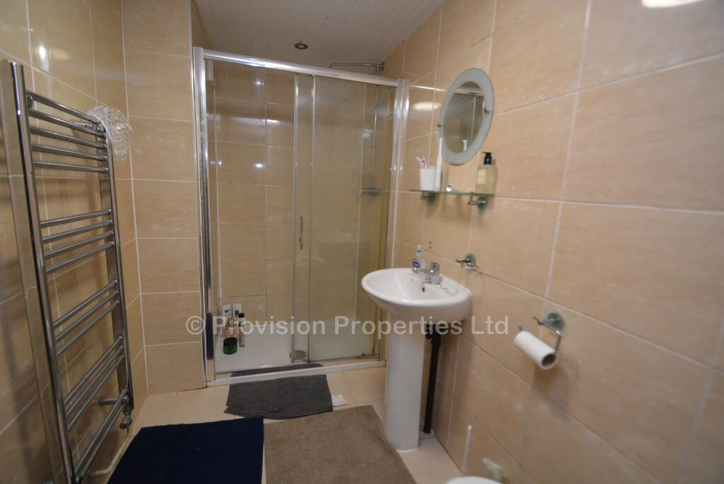 6 bedroom terraced house for rent