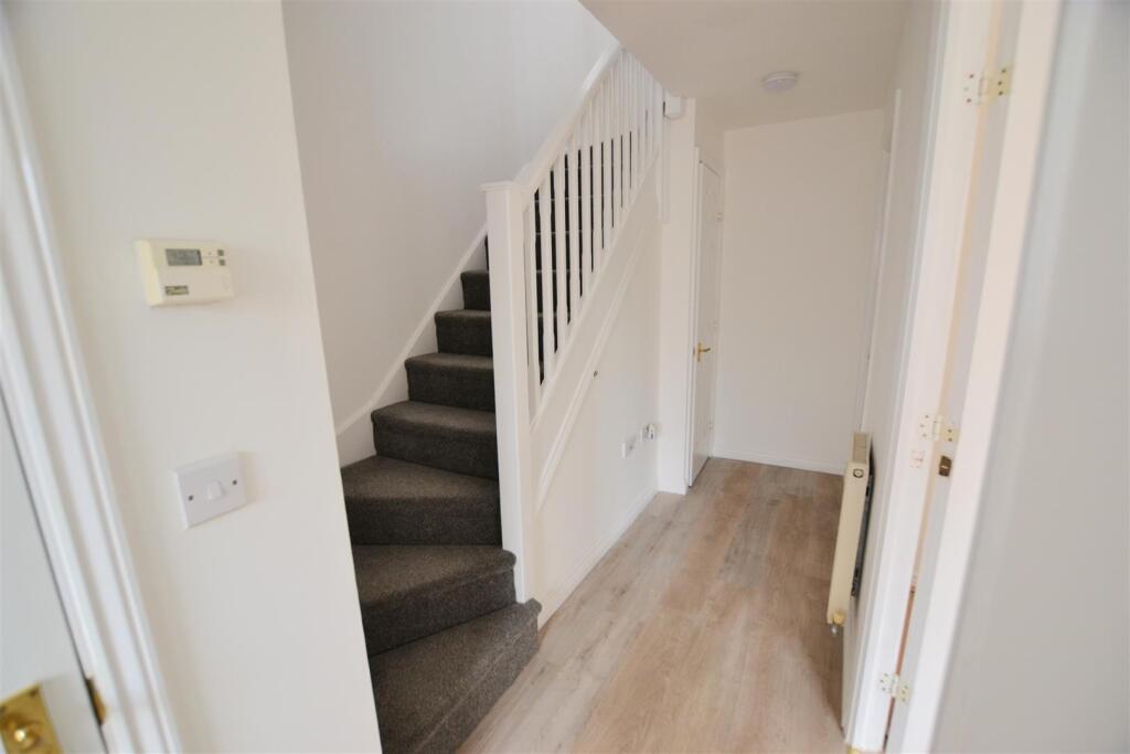 Walker Grove, Salisbury Village, Hatfield - View 5