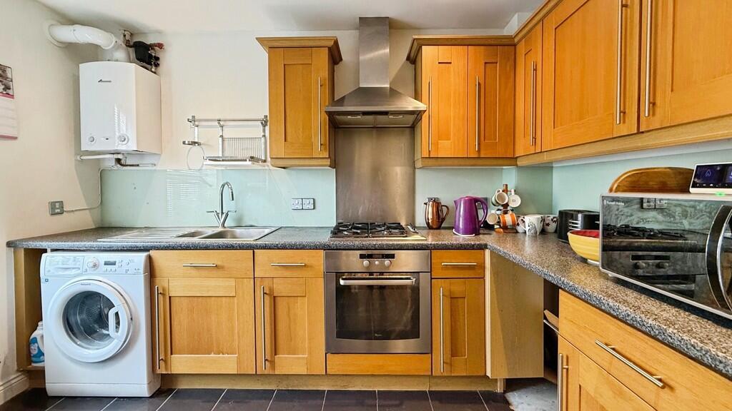 Sandalwood Road, Westbury photo 4