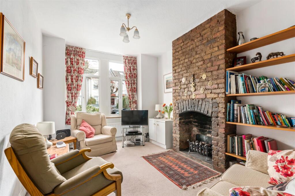 Carlton Park Avenue, Raynes Park photo 3
