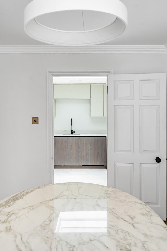 House in London - View 5