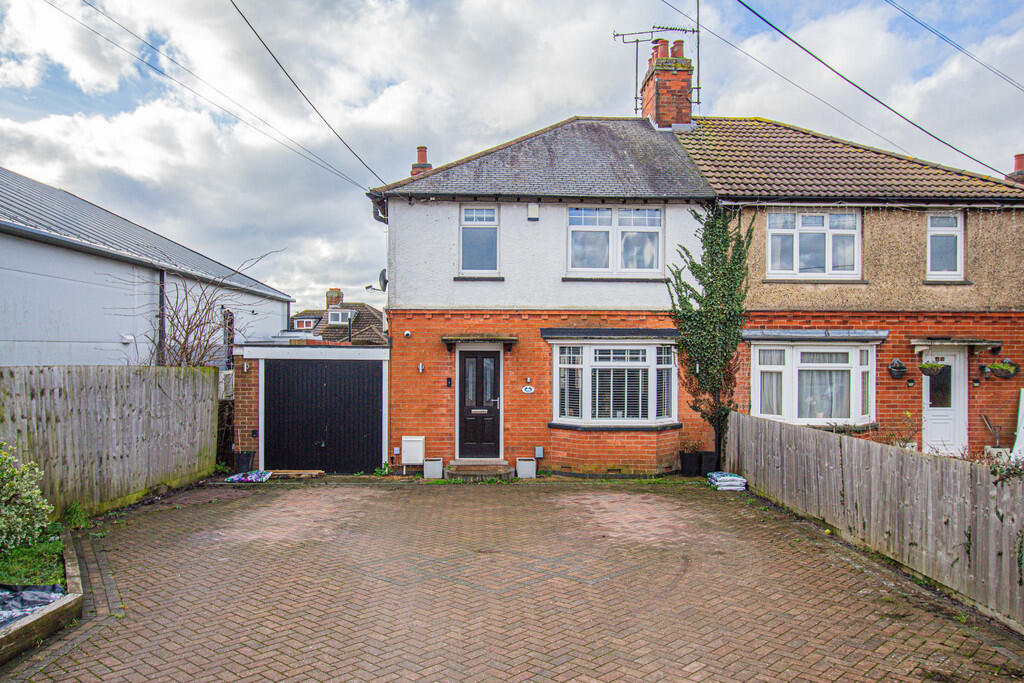 3-bed semi-detached on Burton Road, Finedon, £260,000