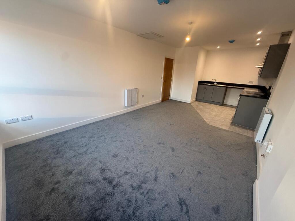 Apartment in Burton-on-Trent, Burton - View 4