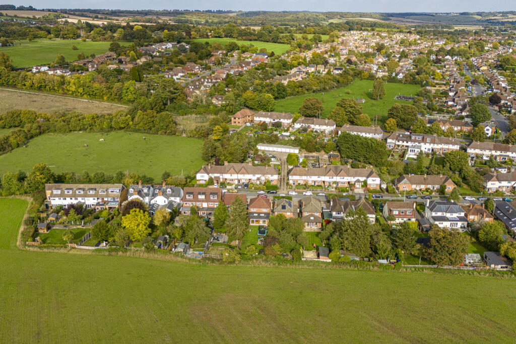 Berwick Road, Marlow, Buckinghamshire, SL7 3AS photo 4