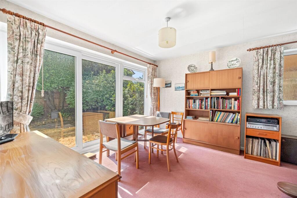 House in London, Hampton - View 3