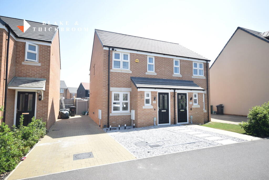 2-bed semi-detached on Spindle Drive, Little Clacton, CO16 9GX, £240,000
