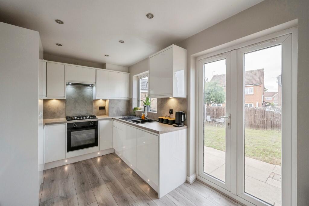 House in Doncaster, Rossington - View 4