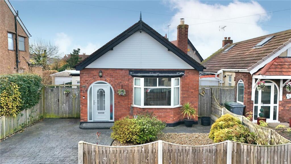 2-bed bungalow on Francis Avenue, Moreton, Wirral, CH46, £225,000