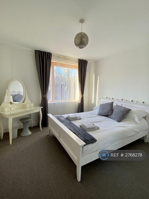 Main image of property: Triangle Apartments, London, E14