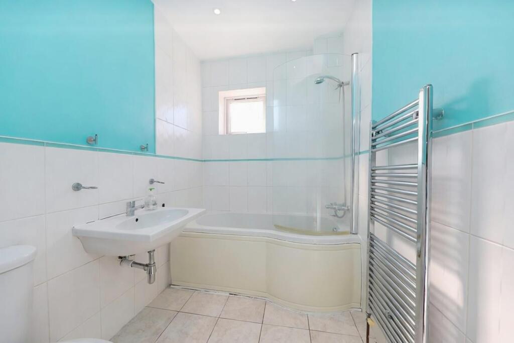 Bentinck Road, Yiewsley, West Drayton - More