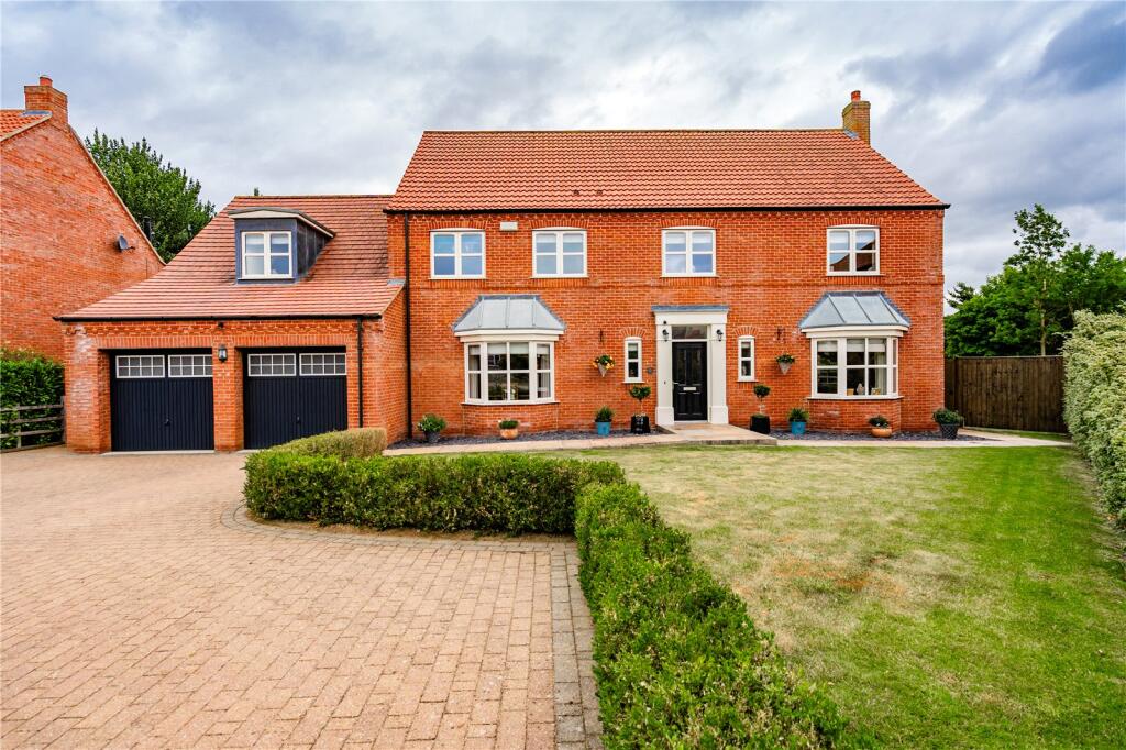 5-bed detached on Golf Course Lane, Waltham, Grimsby, Lincolnshire, DN37, £695,000
