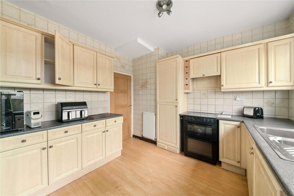 Apartment in Southall - View 3