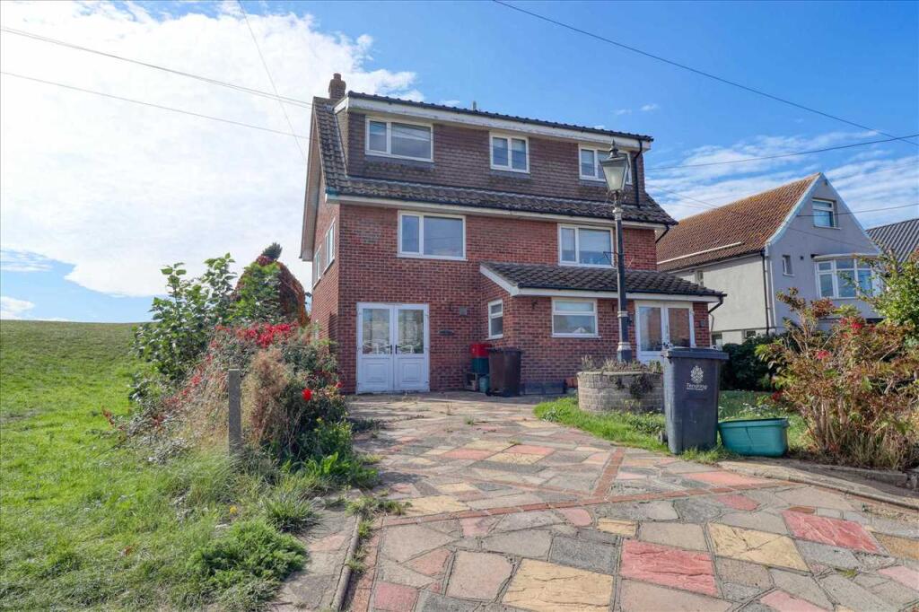 4-bed detached on Western Promenade, Point Clear, £400,000