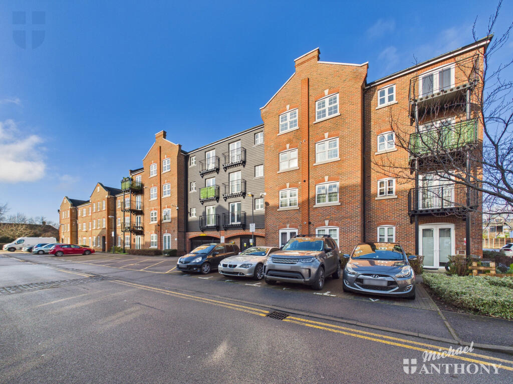 Main image of property: Summers House, Aylesbury Town Centre