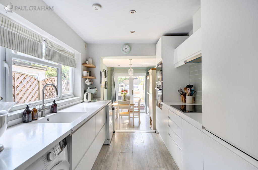 House in Sutton - View 5
