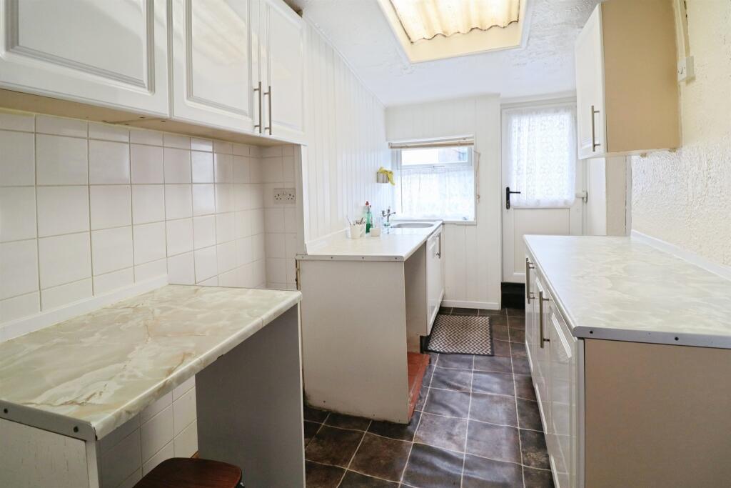 House in Pontypridd, Rhondda Cynon Taf - View 3