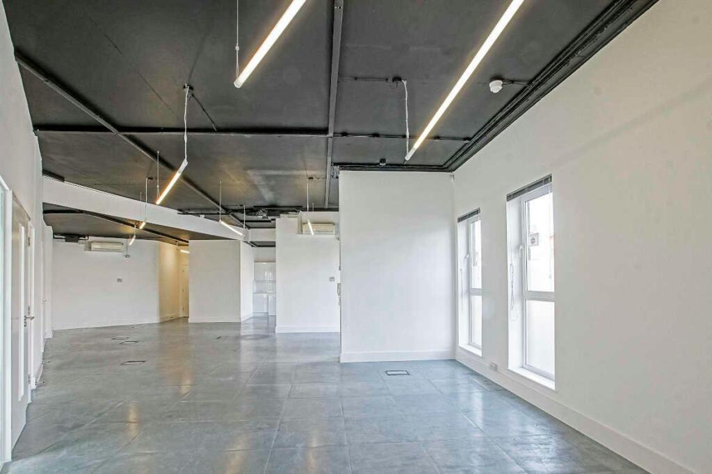 12 Tyssen Street