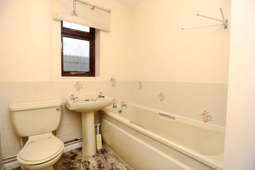Bluestone Drive, Heaton Mersey, Stockport, SK4 photo 4