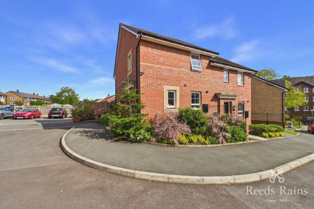 Main image of property: Oakfield Close, Hyde, Greater Manchester, SK14