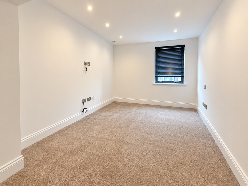Apartment in Brentwood, Essex - More