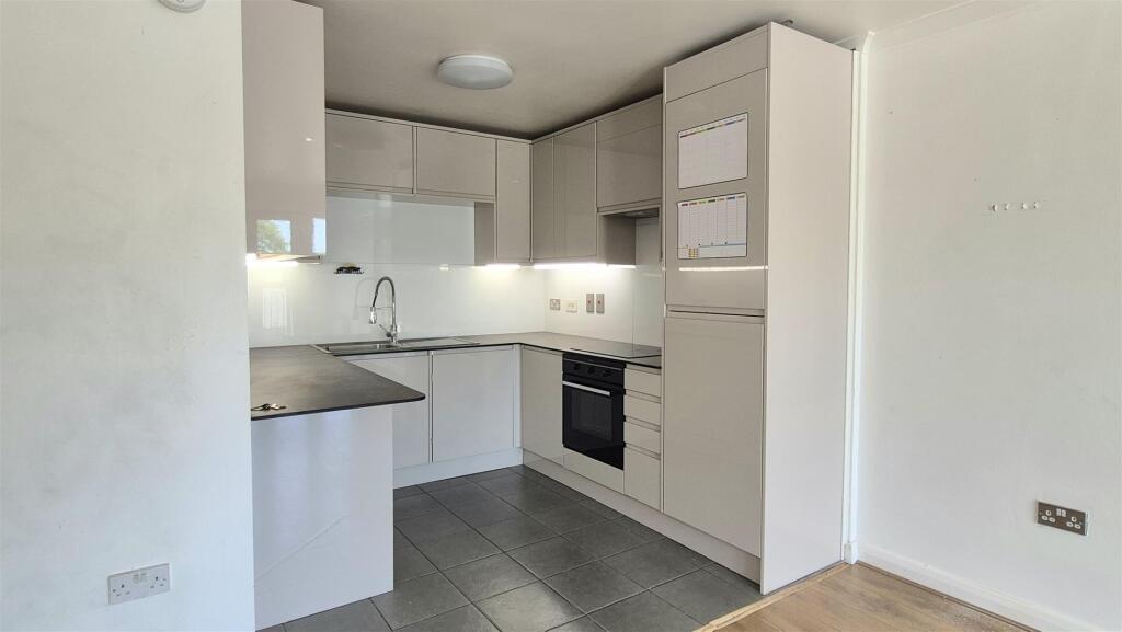 Apartment in London - View 5