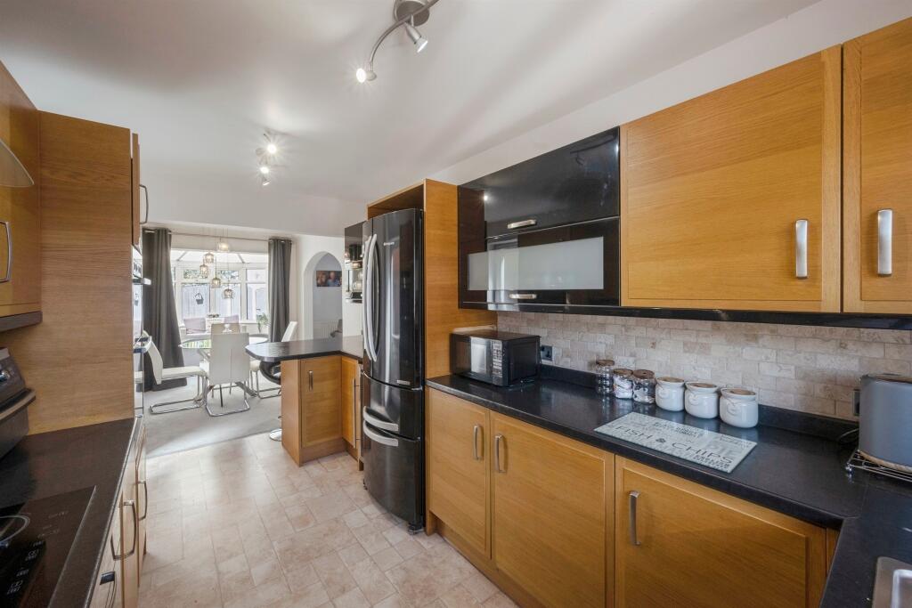 House in Doncaster, Barnby Dun with Kirk Sandall - View 2